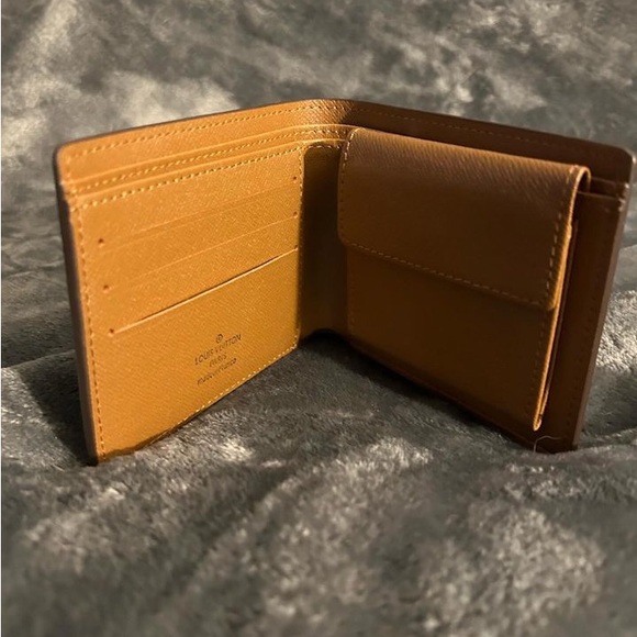 Louis Vuitton Men’s Wallet - Picture 3 of 3